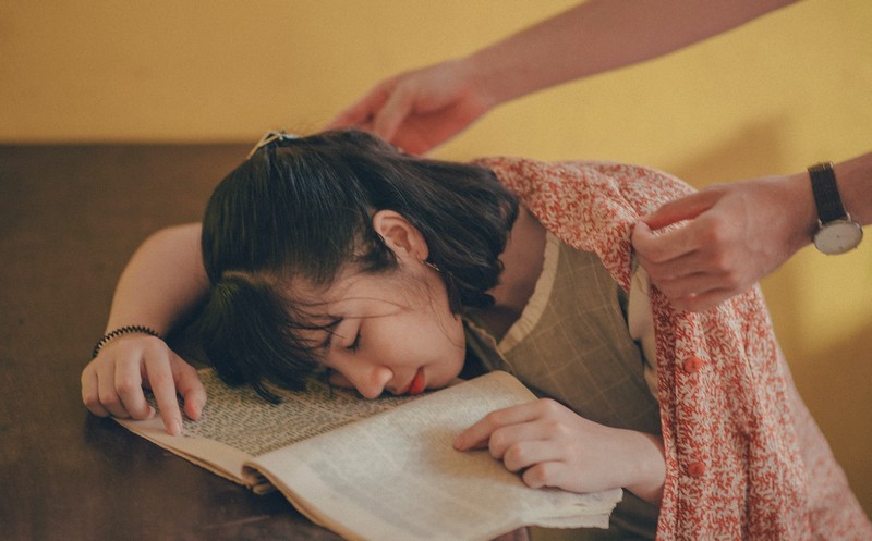 راه های جلوگیری از خواب آلودگی هنگام مطالعه | راهکارهای عملی